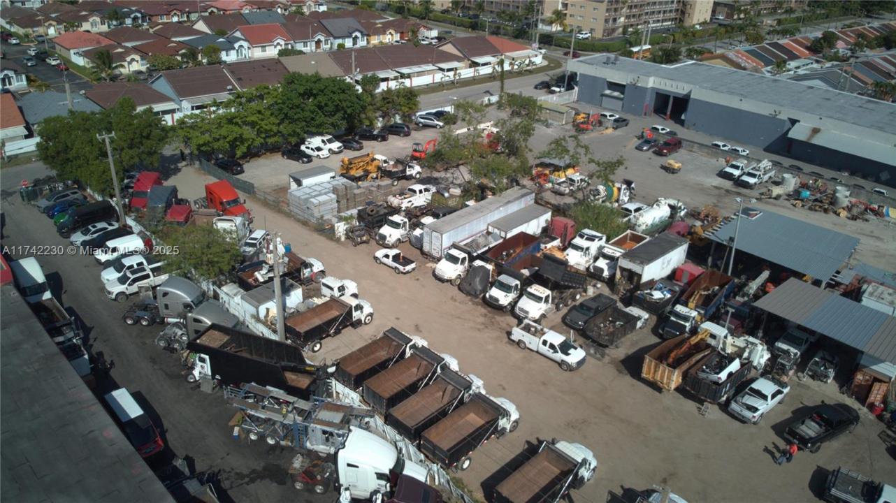 8962 NW 119th St, Hialeah Gardens, FL 33018