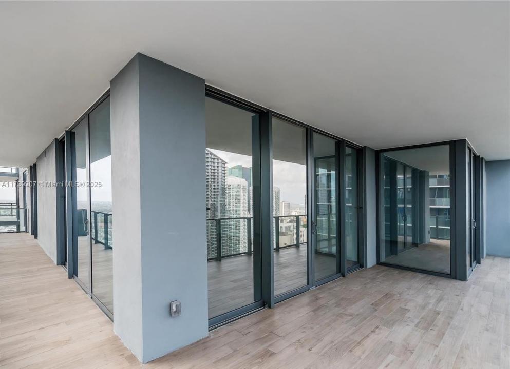 88 SW 7th St 2501, Miami, FL 33130