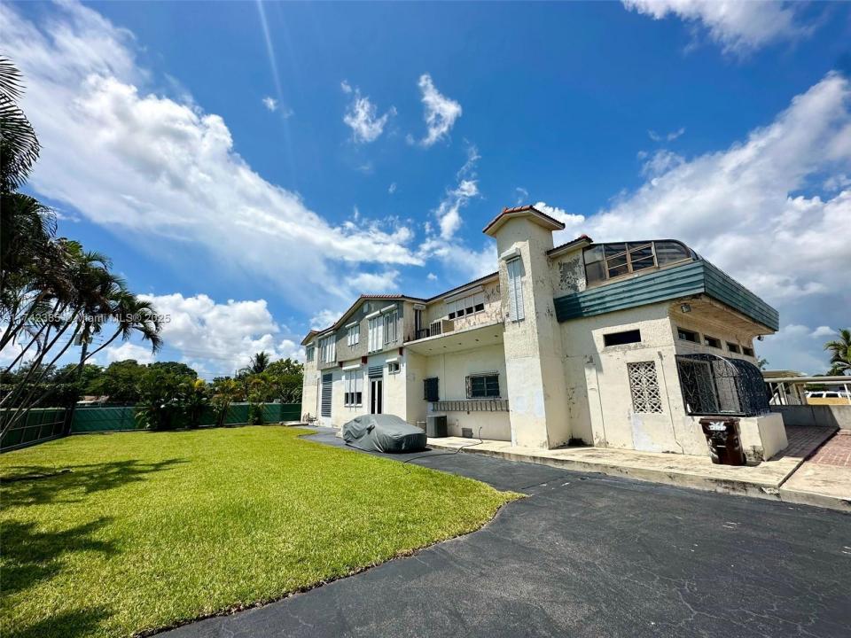 366 W 12th St, Hialeah, FL 33010