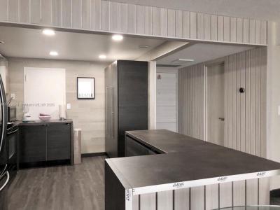 427 Golden Isles Dr 15J, Hallandale Beach, FL 33009