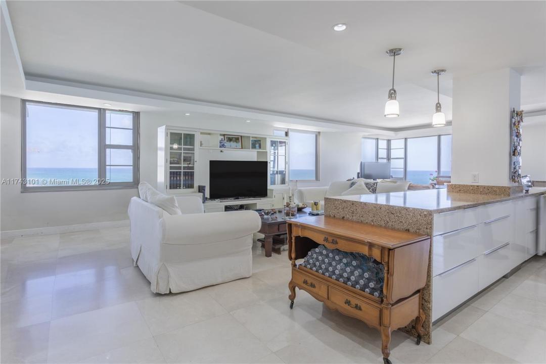 5255 Collins Ave 11E, Miami Beach, FL 33140