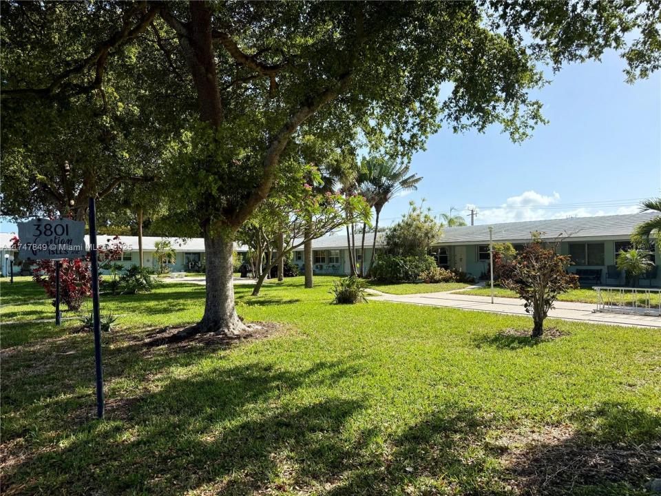 3801 NE 22nd Ter 12, Lighthouse Point, FL 33064