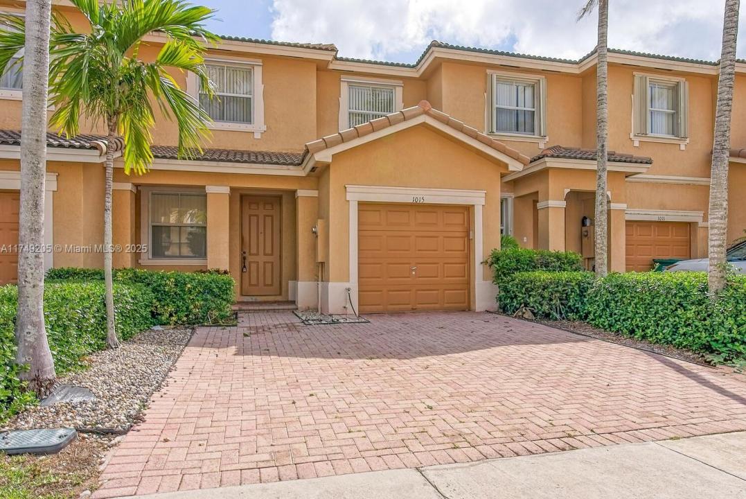 1015 NE 41st Pl, Homestead, FL 33033
