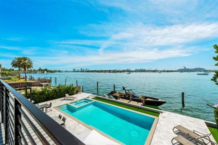 1300 S Venetian Way, Miami, FL 33139