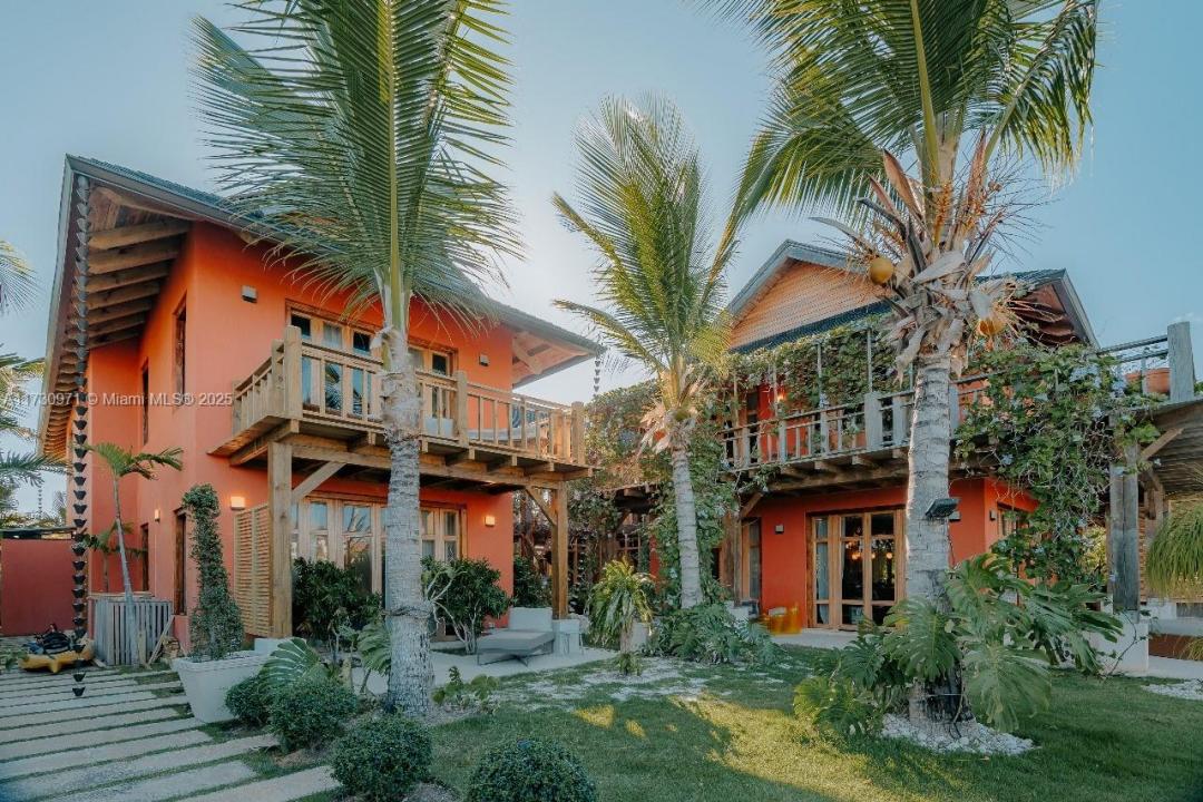 51 & 52 Iguanas, Virginia 23203