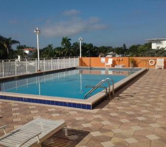 2450 NE 135th St 410, North Miami, FL 33181