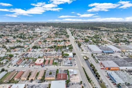 370 W 19th St, Hialeah, FL 33010