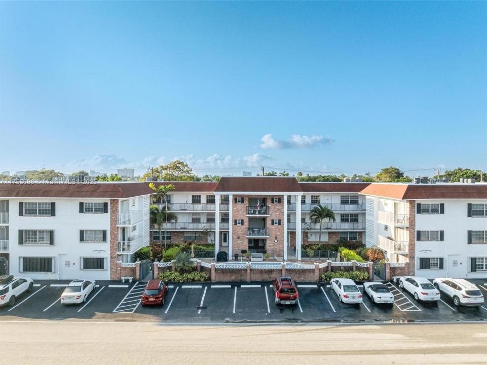 2424 NE 9th St 205, Fort Lauderdale, FL 33304
