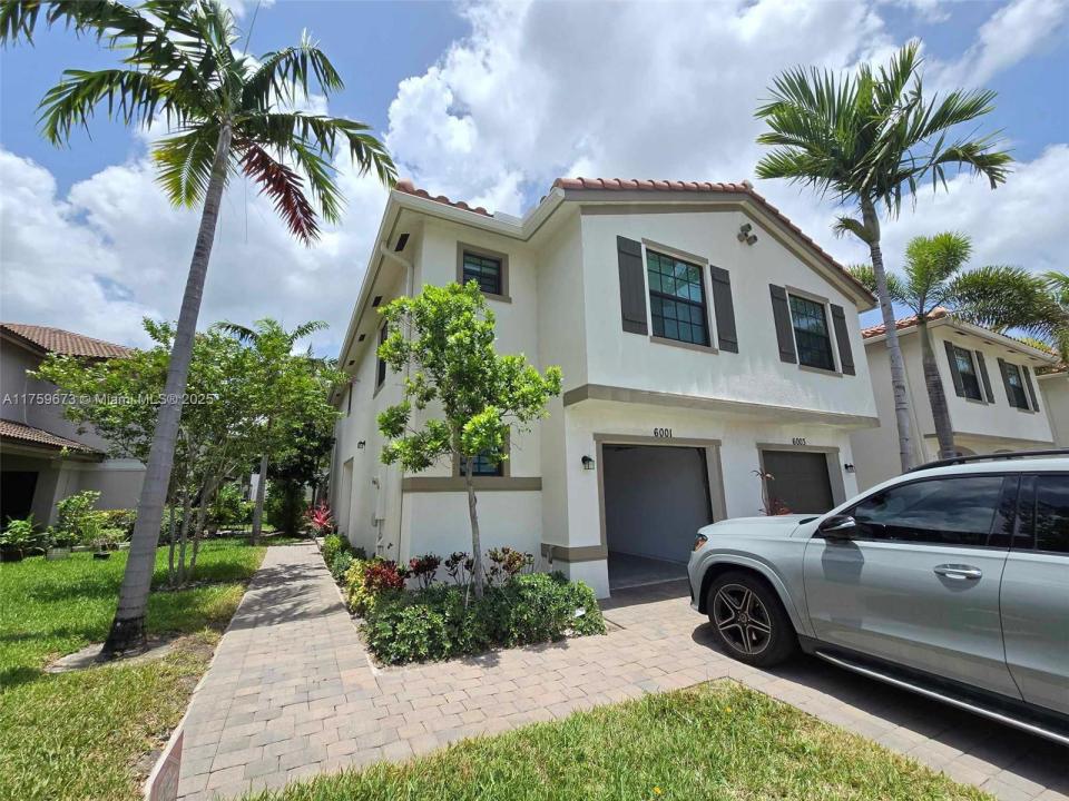 6001 Woods Edge Cir, Riviera Beach, FL 33410