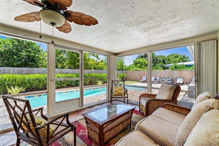 367 W Riverside Dr, Tequesta, FL 33469