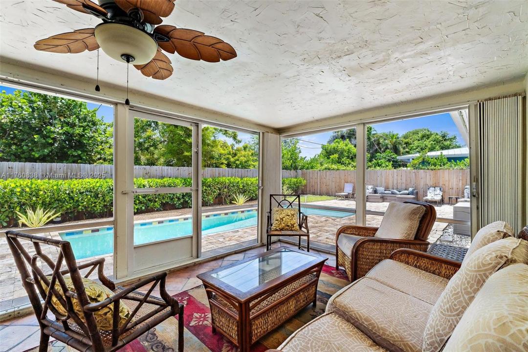 367 W Riverside Dr, Tequesta, FL 33469