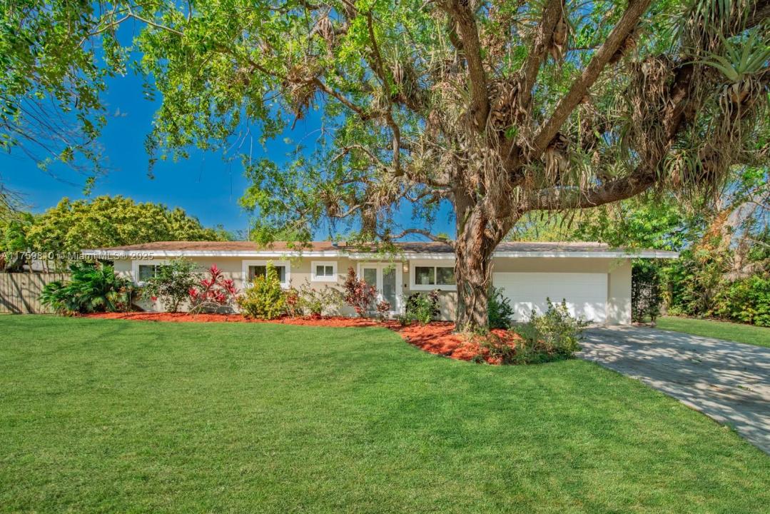 13700 SW 74th Ct, Palmetto Bay, FL 33158