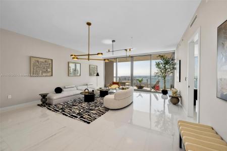 300 Biscayne Blvd Way 3903, Miami, FL 33131