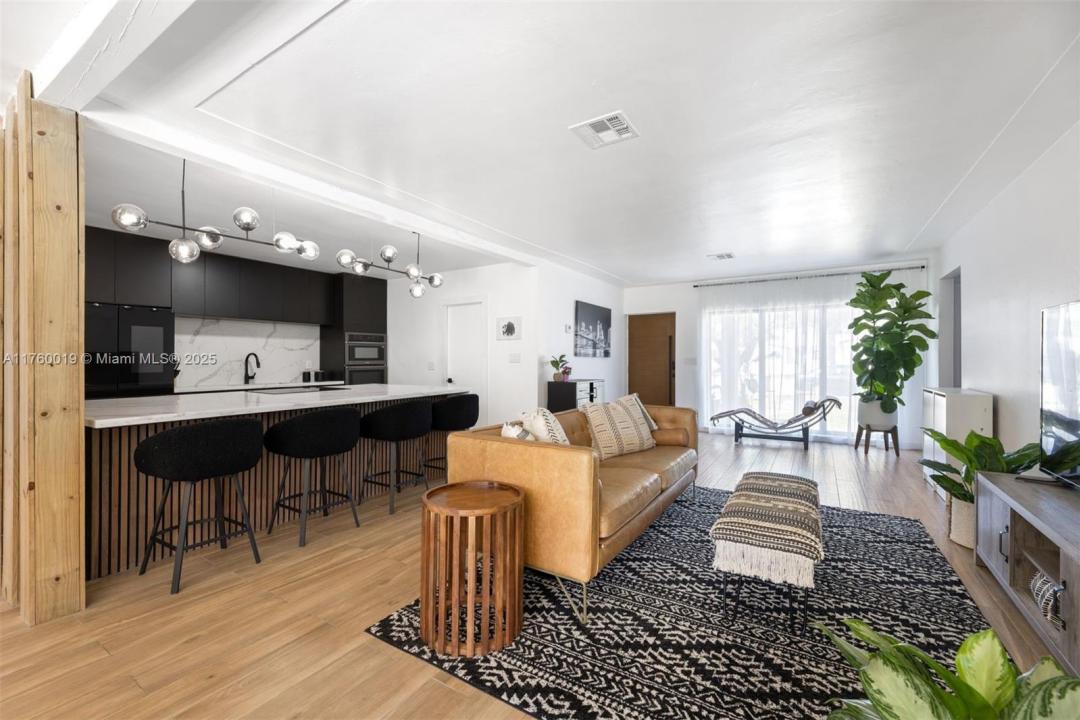 1370 71st St, Miami Beach, FL 33141