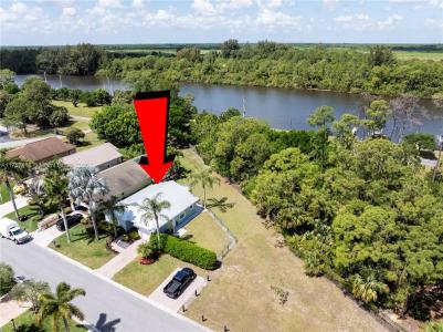 8904 SW Fishermans Wharf Drive, Stuart, FL 34997