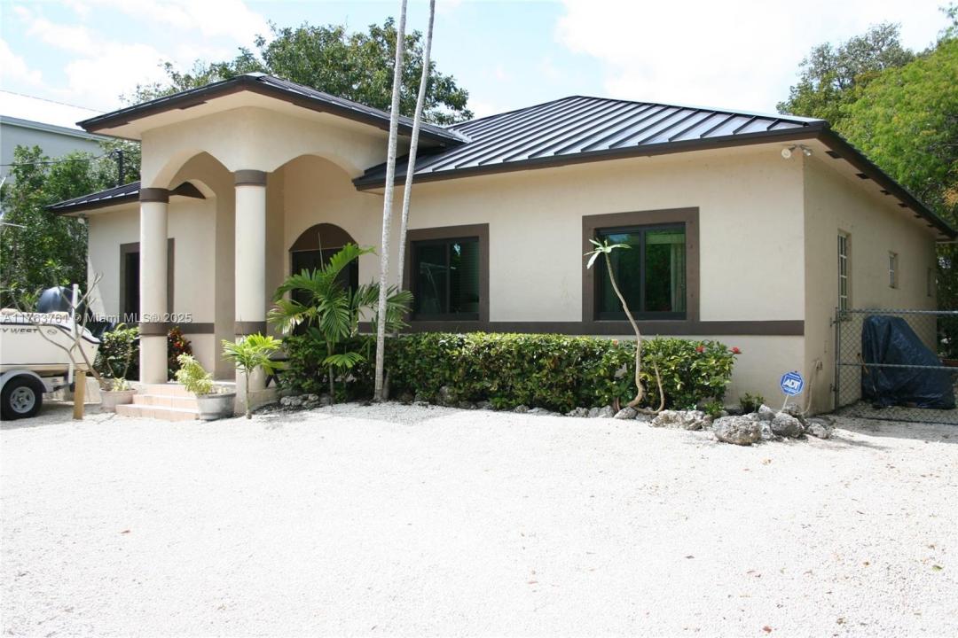 6 Fishermans Trl, Key Largo, FL 33037