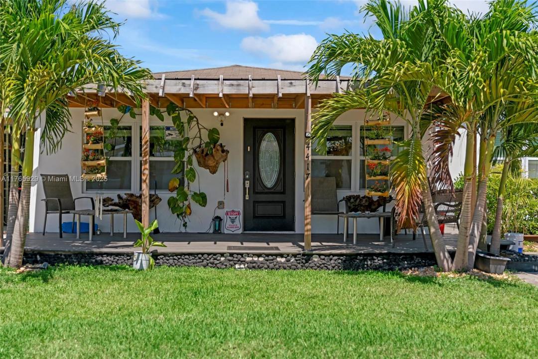 4417 SW 52nd St, Dania Beach, FL 33314