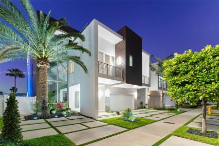 10561 NW 67th Ter, Doral, FL 33178