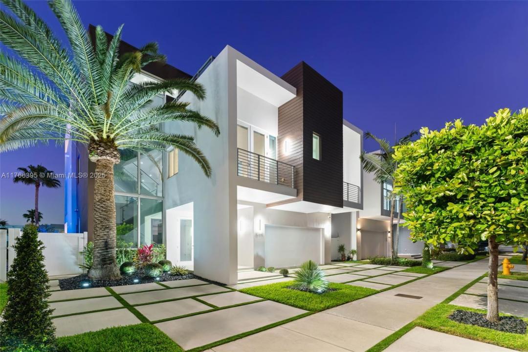 10561 NW 67th Ter, Doral, FL 33178