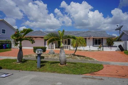 20040 NW 63rd Ave, Hialeah, FL 33015