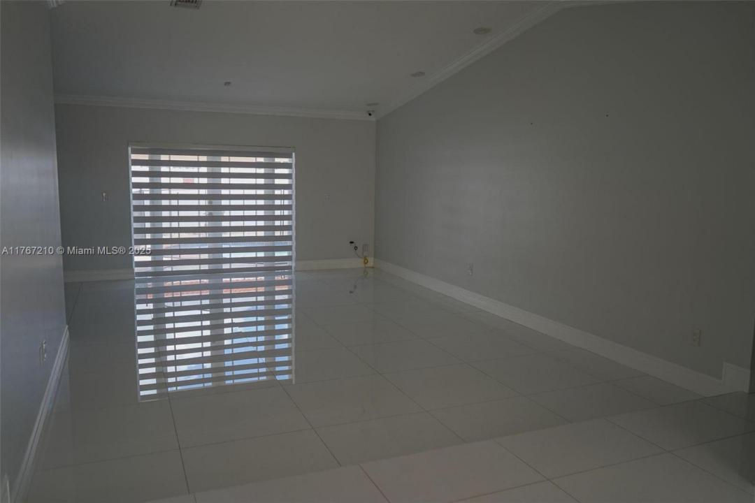 20040 NW 63rd Ave, Hialeah, FL 33015