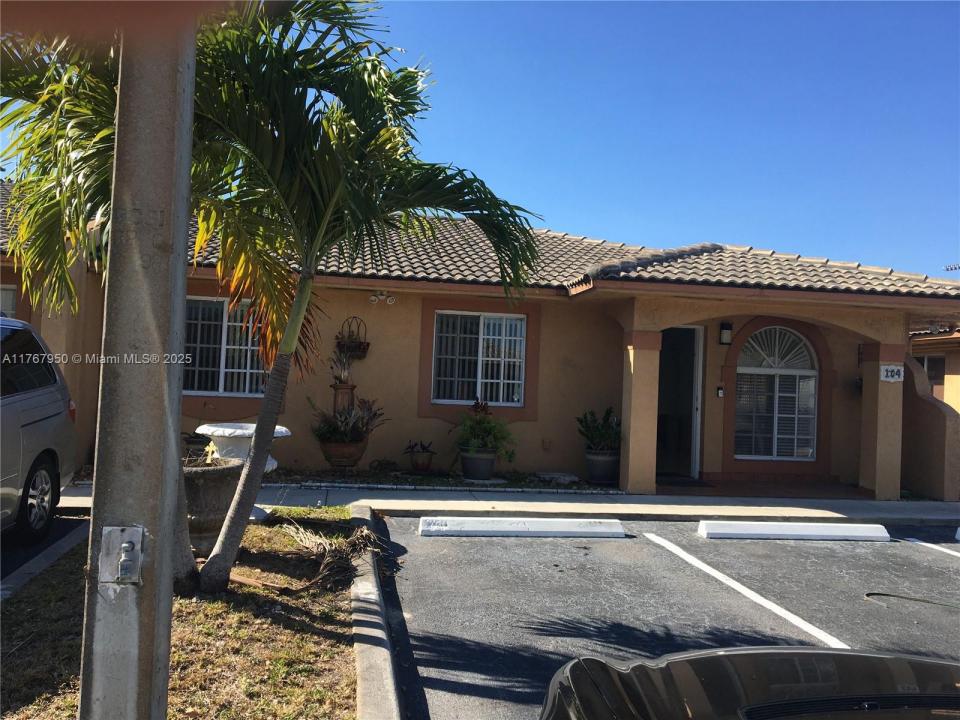 7020 W 35th Ave 104, Hialeah, FL 33018