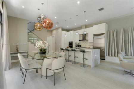 8262 NW 46th St, Doral, FL 33166