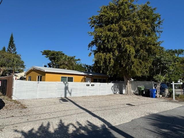 1025 NE 3RD AVE, Fort Lauderdale, FL 33304