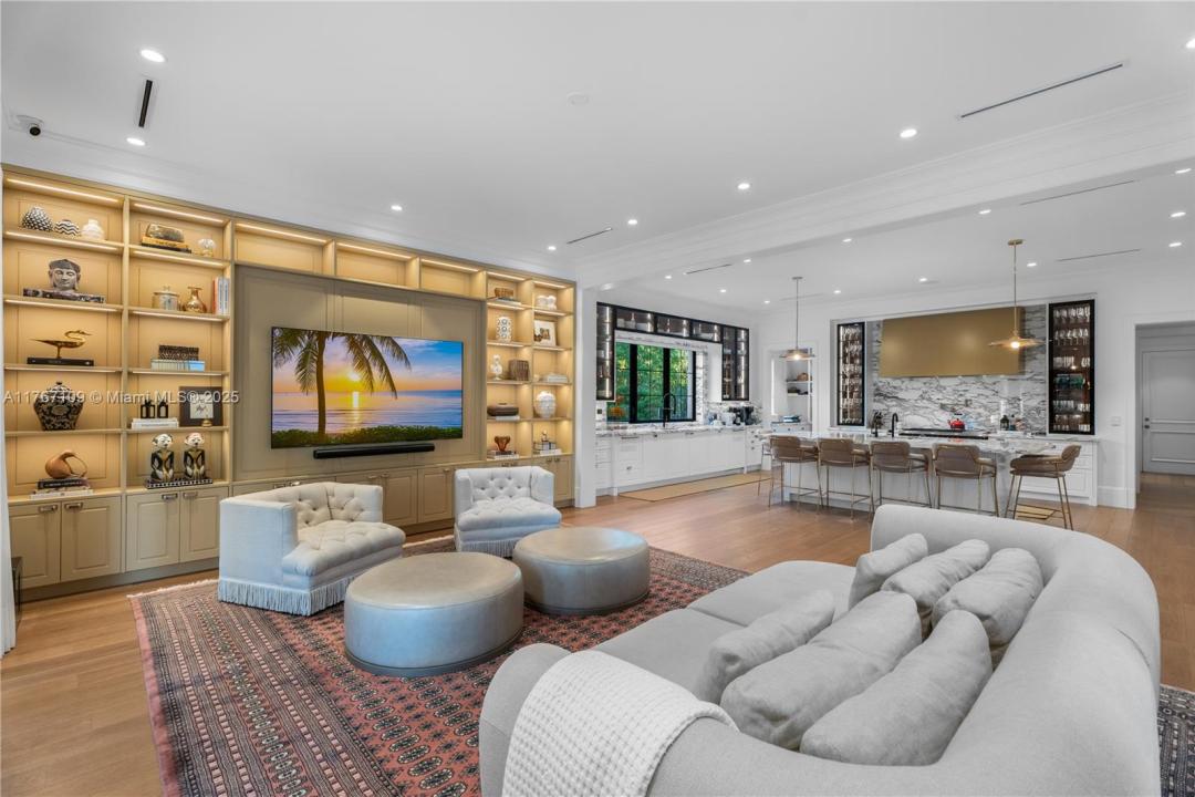 6575 SW 96th St, Pinecrest, FL 33156