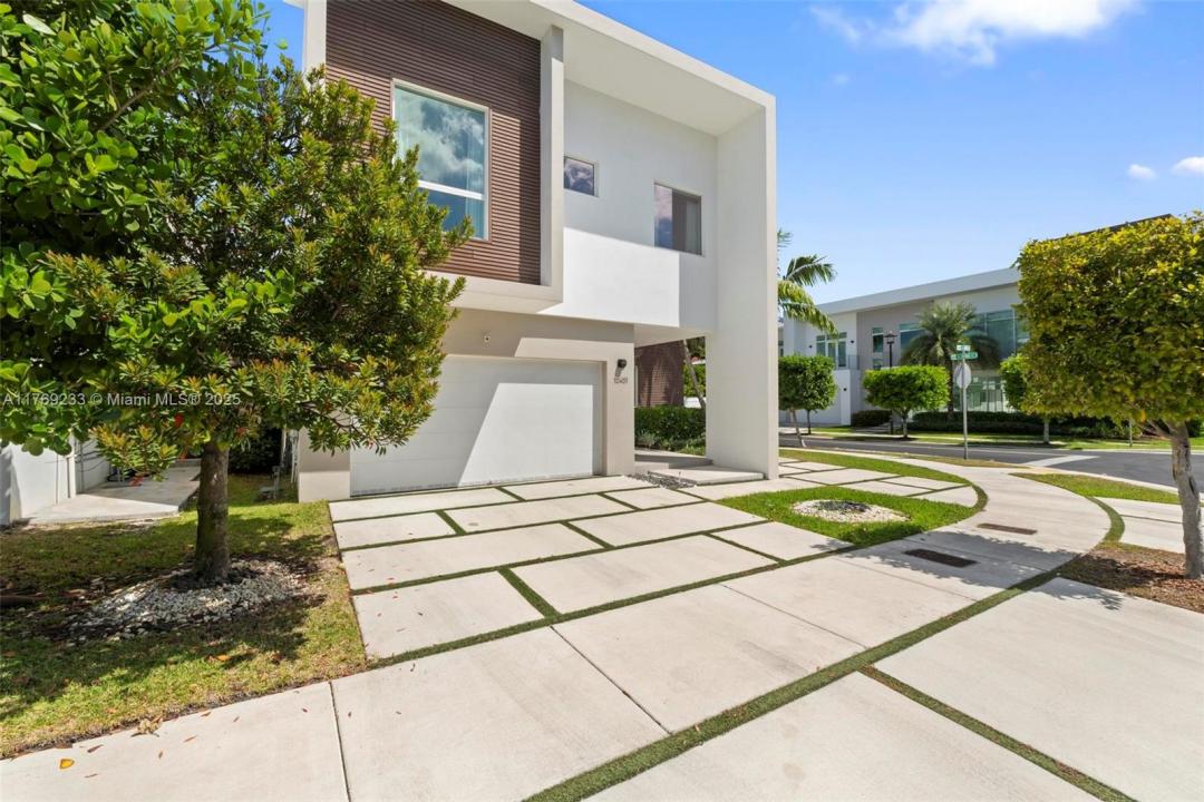 10431 NW 68th Ter, Doral, FL 33178