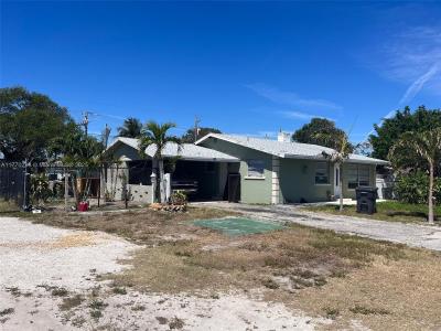 977 Miner Rd, Lake Worth, FL 33462
