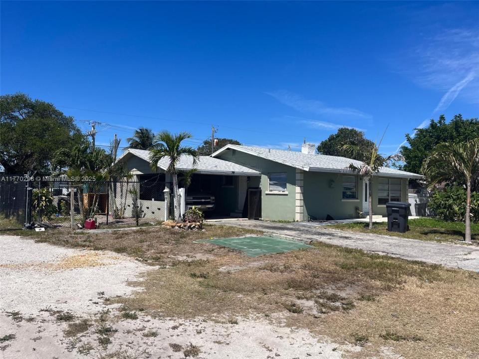 977 Miner Rd, Lake Worth, FL 33462