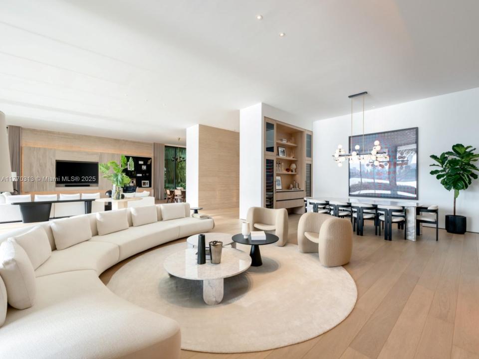 28 W Dilido Dr, Miami Beach, FL 33139