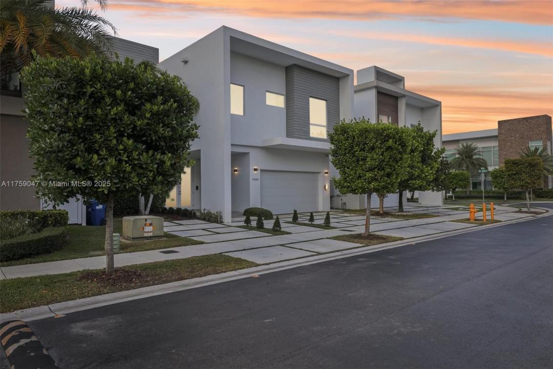 10445 NW 68th Ter, Doral, FL 33178