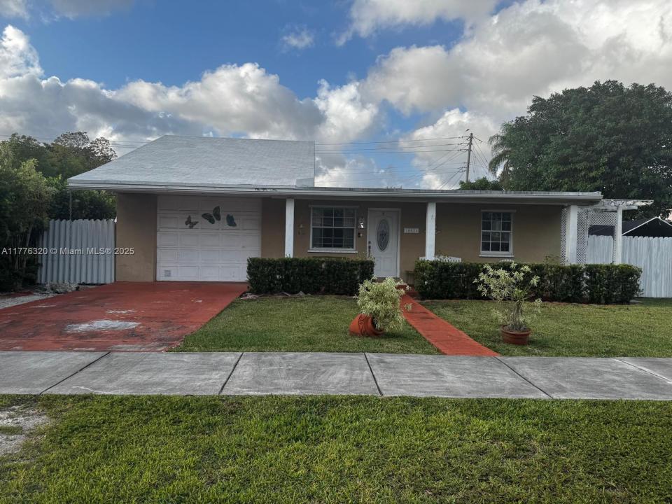 10031 SW 46th St, Miami, FL 33165