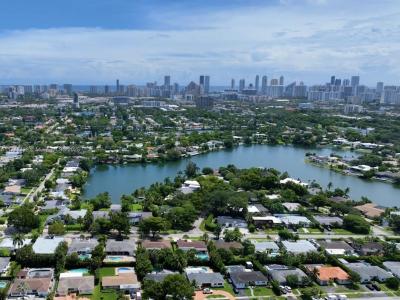 18840 NE 22nd Ave, Miami, FL 33180