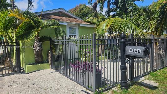 4240 NE 8th Ave 1, Oakland Park, FL 33334