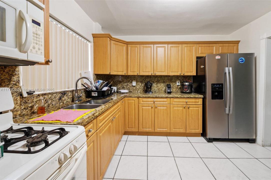 5031 NW 4th St, Miami, FL 33126