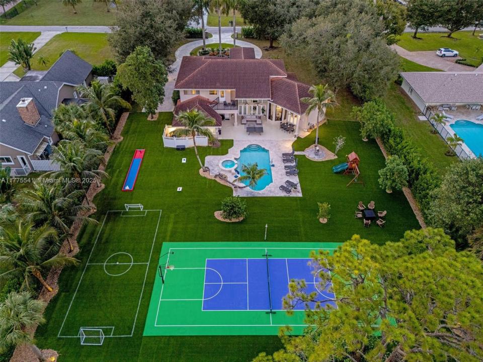 6114 NW 74th Ter, Parkland, FL 33067