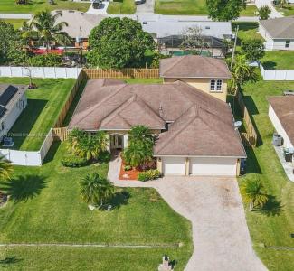 1425 SW Oriole Ln, Port St. Lucie, FL 34953