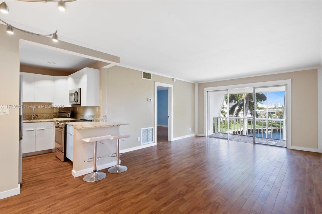 3000 NE 16th Ave 408, Oakland Park, FL 33334