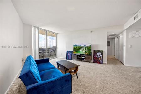 19501 W Country Club Dr 2106, Aventura, FL 33180