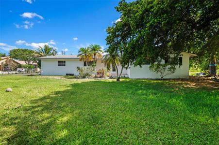 17611 SW 66th St, Southwest Ranches, FL 33331