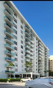 2841 NE 163rd St 214, North Miami Beach, FL 33160