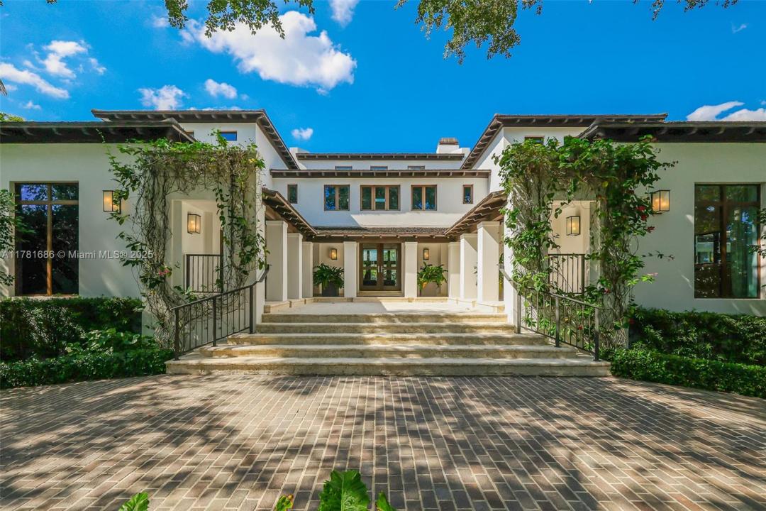 555 Arvida Pkwy, Coral Gables, FL 33156