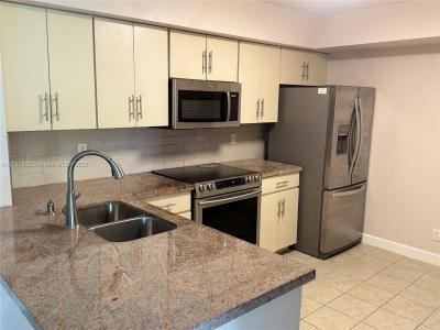 10125 W Sunrise Blvd 205, Plantation, FL 33322