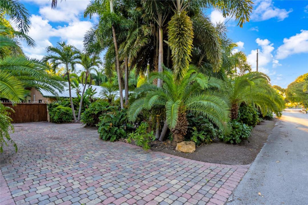 9 Bass Ave, Key Largo, FL 33037