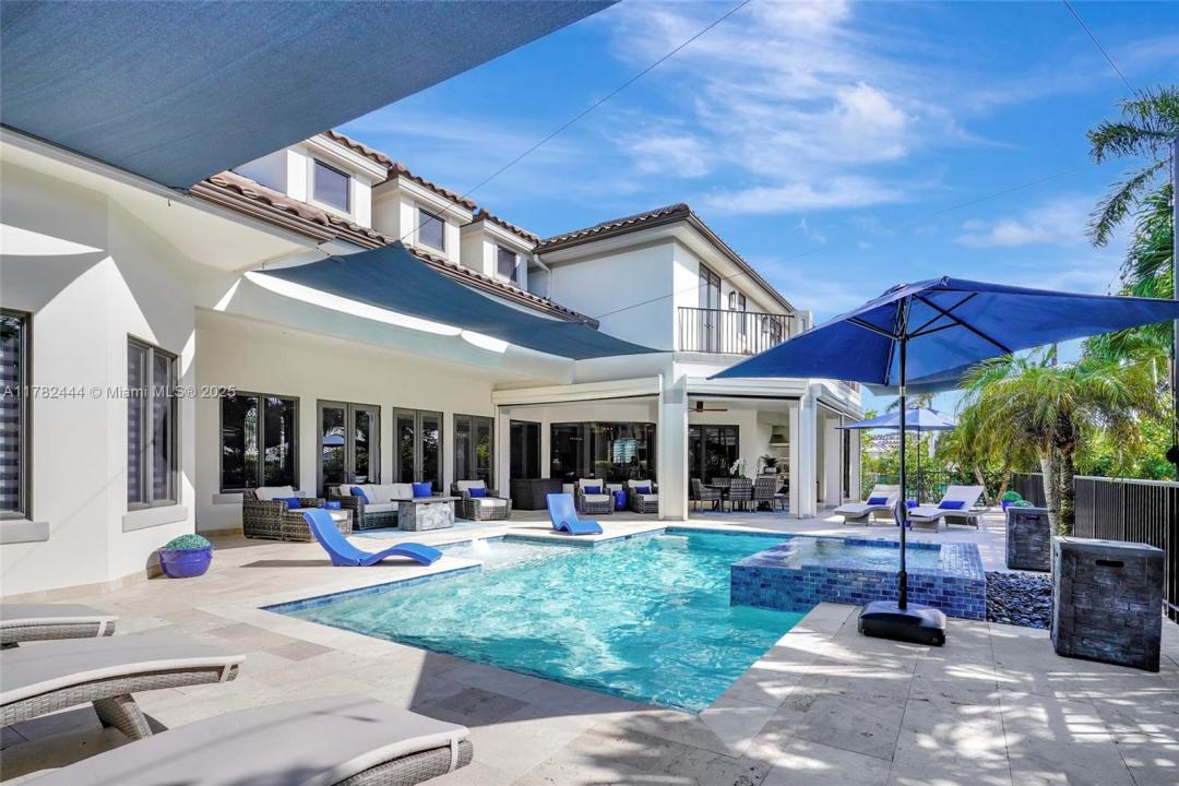 606 Binnacle Drive, Naples, FL 34103