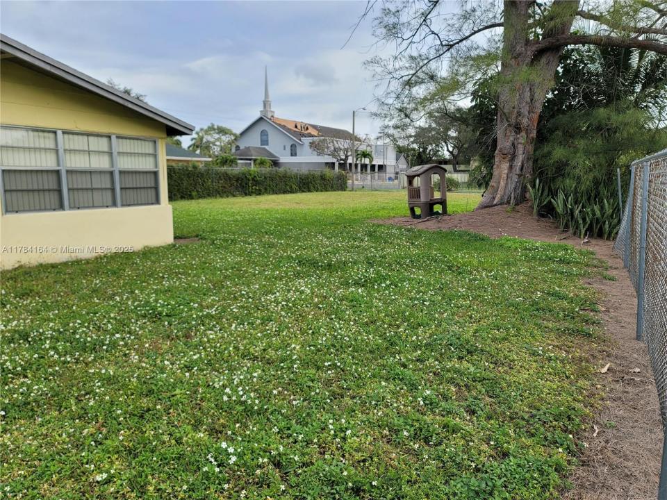 2301 NW 182nd Ter, Miami Gardens, FL 33056