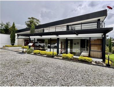 1111 11, New York 11111